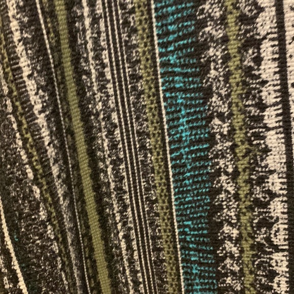 Splendid wrap top SZ LG multi color lightweight material - Picture 3 of 3